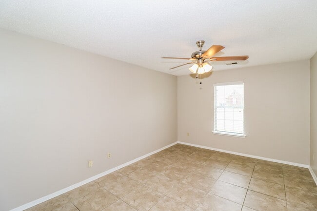 Building Photo - 5898 Hickory Greene Cove