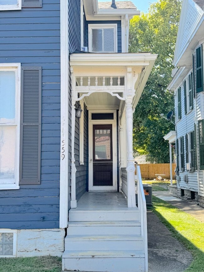 Building Photo - 3 Bedroom Home in Downtown Hamilton