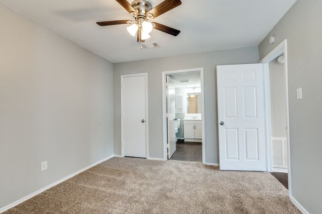 Building Photo - 115 Peachtree Ct