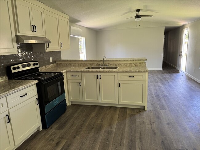 Building Photo - 1915 W Sealy St