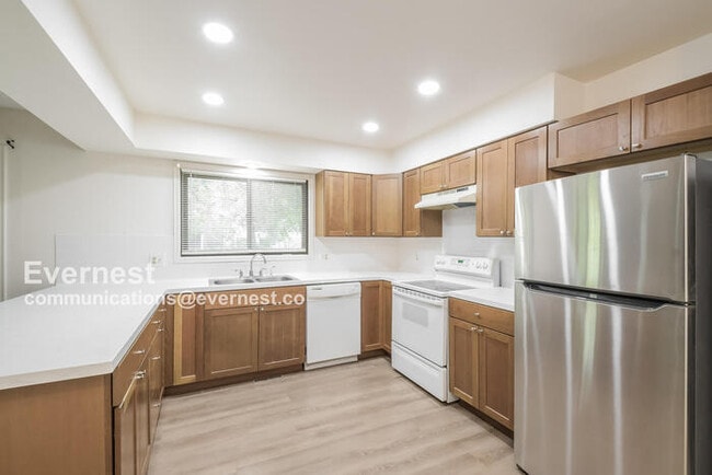 Building Photo - 144 Willow Pl S