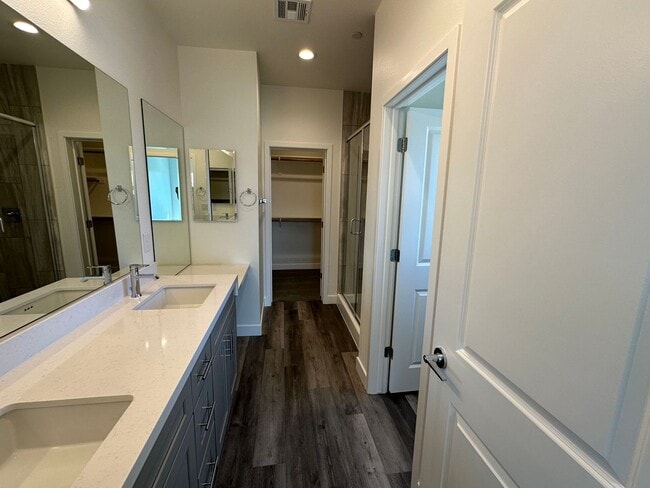 Building Photo - Your Dream Home Awaits: Spacious Summerlin...