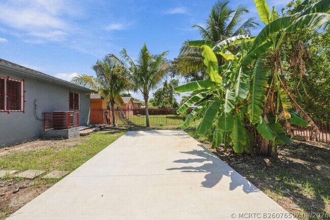 Building Photo - 4952 NW 21st Ave
