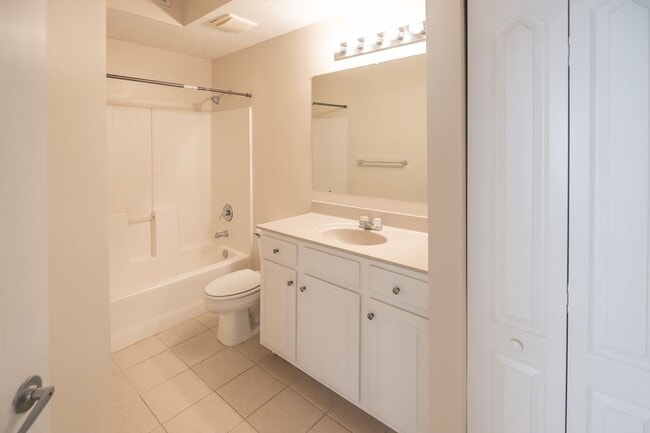 Building Photo - Beautiful 3 Bedroom, 2 Bath with Volume ceilings and Private Garage!