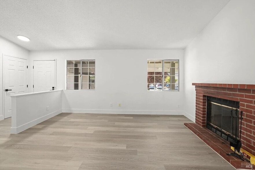 Building Photo - 567 Shannon Dr