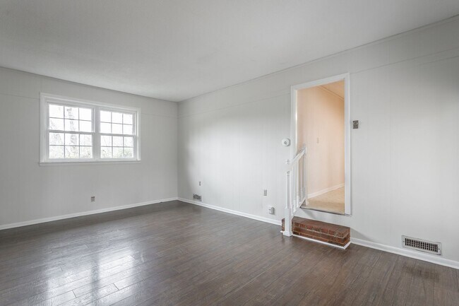 Building Photo - 3 Bedroom · 2 Bath Home in East Brainerd N...