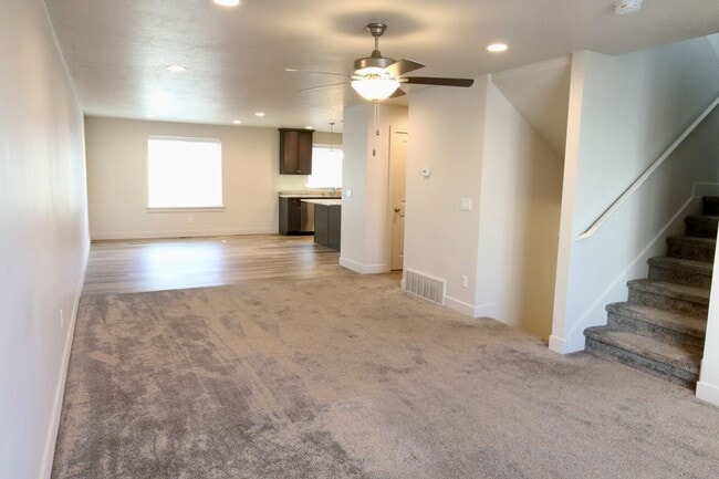 Building Photo - Lovely townhome for rent in Provo