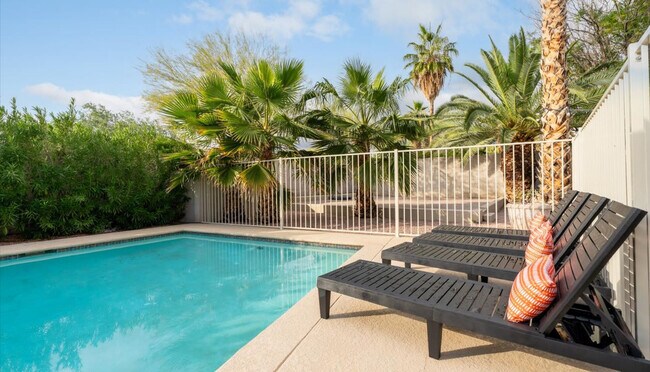 Building Photo - 11264 N 128th Pl