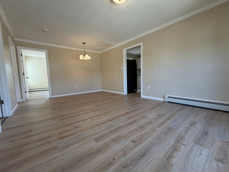 Building Photo - 28 Diller Ave
