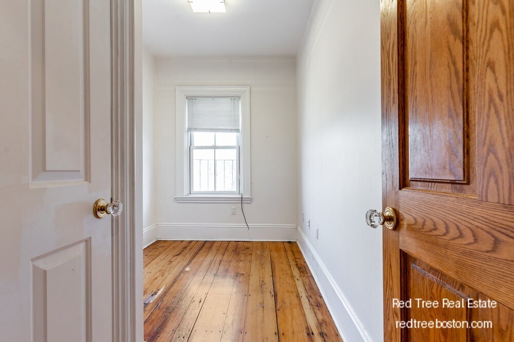 Building Photo - 1609 Tremont St