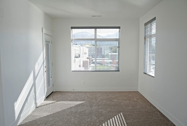 Building Photo - 105 W 100 S