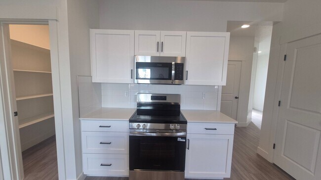 Building Photo - 5677 S Weehawken Ln
