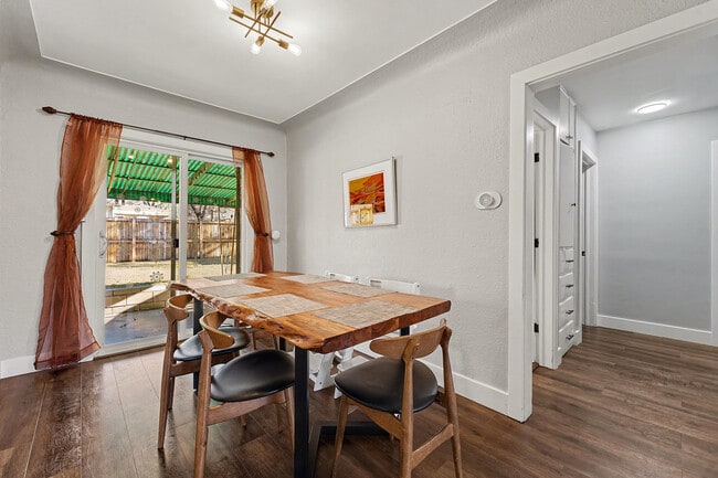 Building Photo - 3030 Monroe St