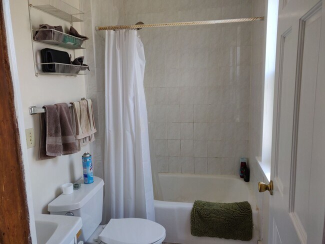 Building Photo - 39 Porter St