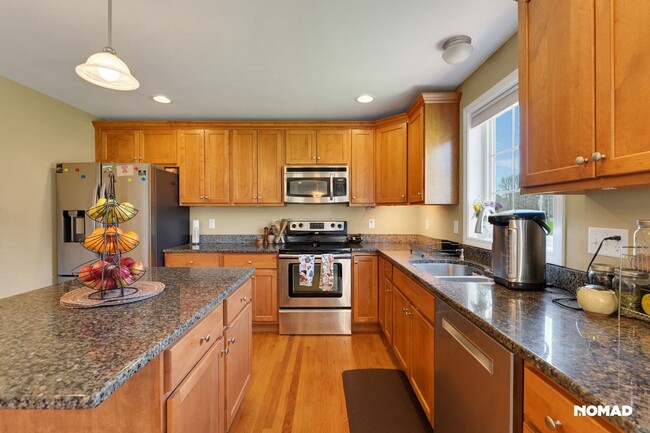 Building Photo - Spacious 4BR House in Hudson