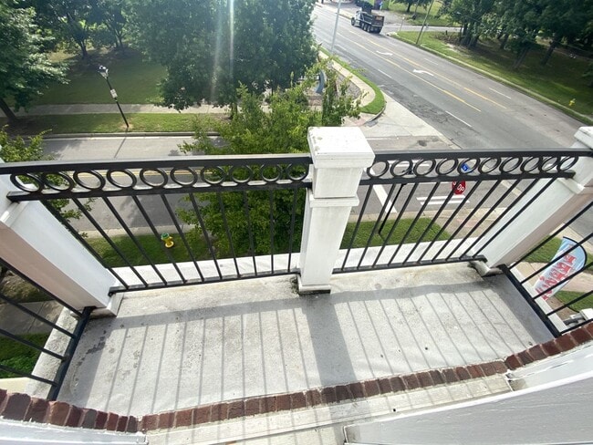 Building Photo - Broad Creek