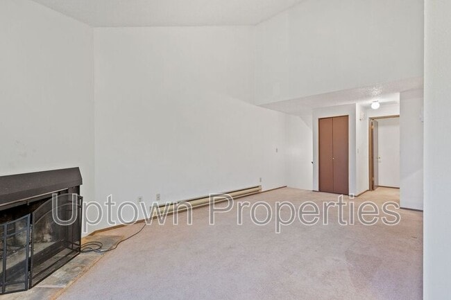 Building Photo - 250 Cervantes Cir