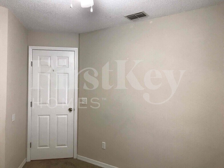 Building Photo - 601 Celito Dr