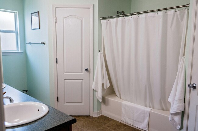 Building Photo - 2026 Catline Cir