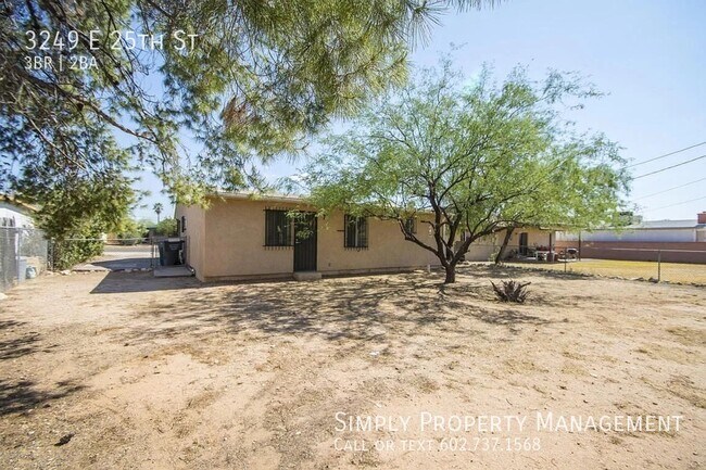 Building Photo - Great 3 bed 2 bath near UofA/ downtown Tuc...