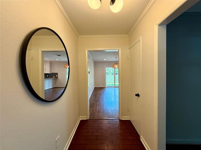 Building Photo - 506 S Lois Ln