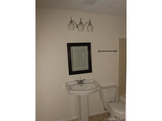 Building Photo - 2502 Cranbrook Ln