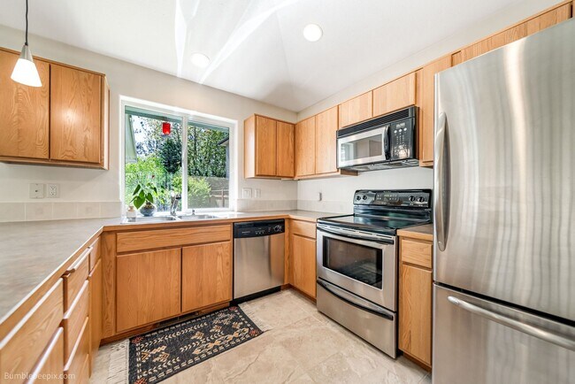 Building Photo - For Rent: Beautiful 3 Bed, 3 Bath Home in Desirable Eagle Ridge