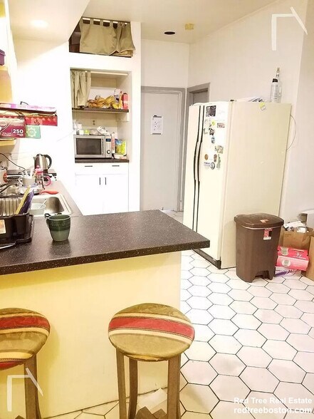 Building Photo - 56 Park Vale Ave