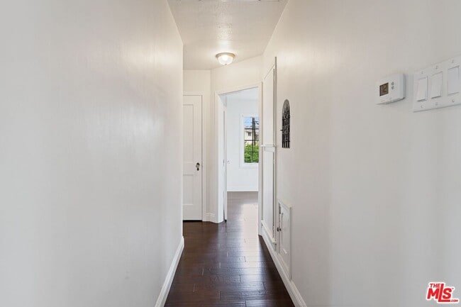 Building Photo - 366 S Crescent Heights Blvd