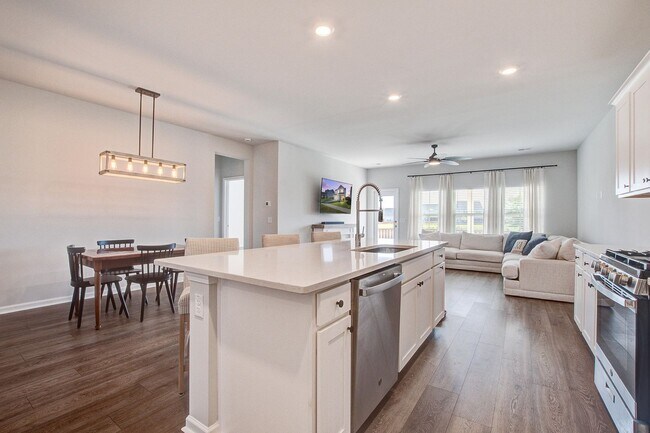 Building Photo - Stunning 5 Bedroom Cypress Preserve