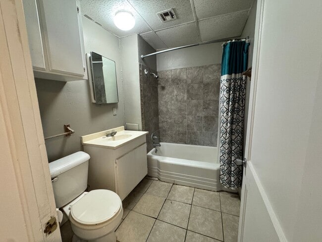 Building Photo - Two Bedroom Centrally Located in Ardmore