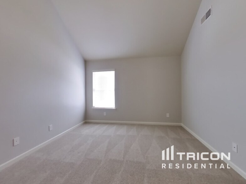 Building Photo - 4627 Town Manor Dr