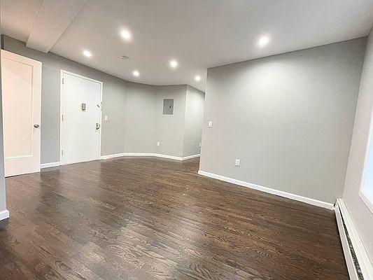 Building Photo - 2 bedroom in BRONX NY 10456