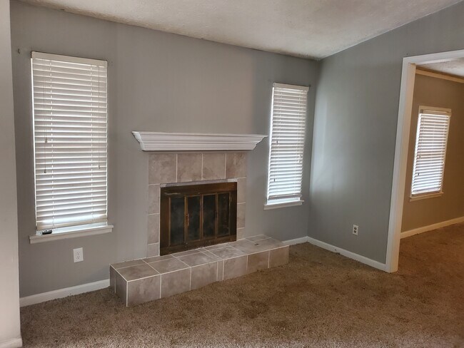 Building Photo - 317 Peachtree Dr
