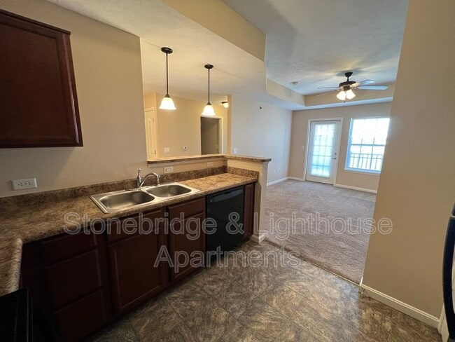 Building Photo - 1104 Stonebench Cir
