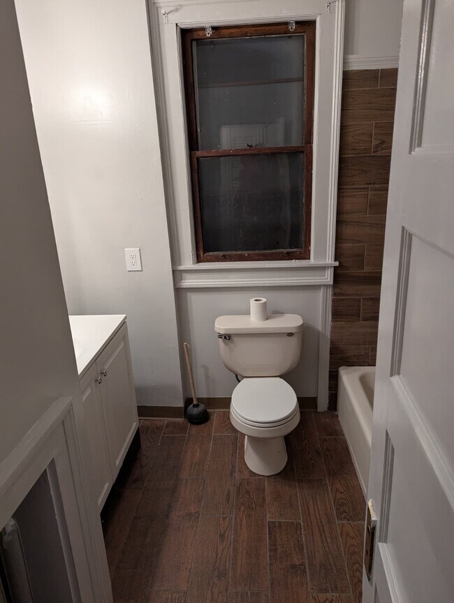 Building Photo - 449 New Britain Ave