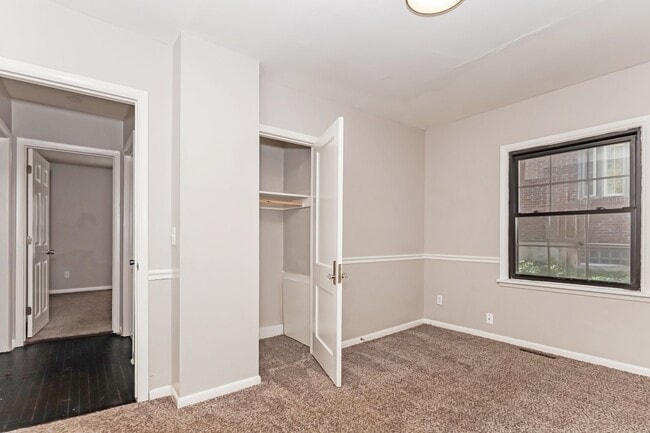 Building Photo - 297 E Melford Ave