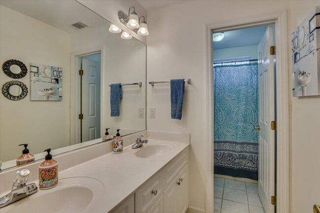 Building Photo - 5 bedroom/3.5 bathroom home in Evans with ...