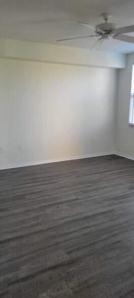 Master Bedroom - 960 Starkey Rd