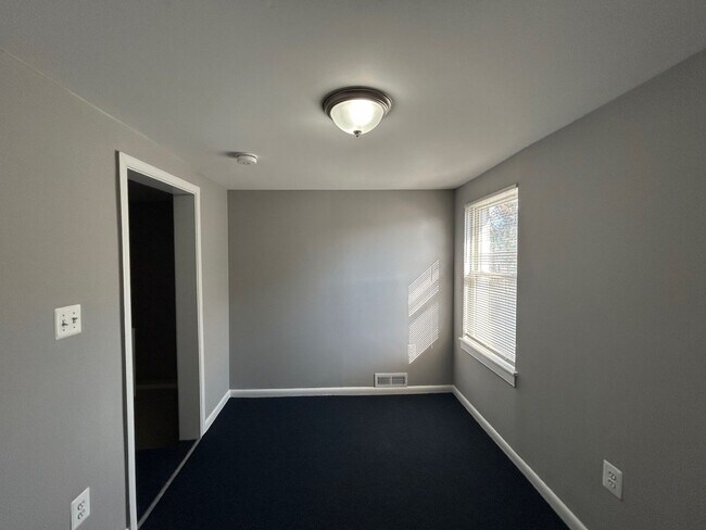 Building Photo - Baltimore - 3 Bedrooms and 1 bath Available!