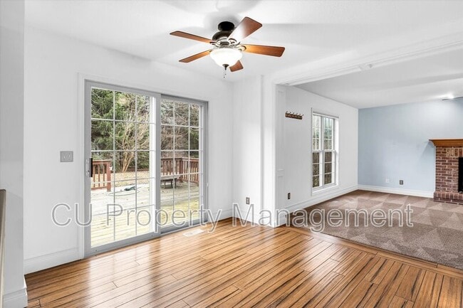 Building Photo - 506 E Tomaras Ave