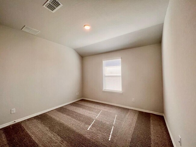 Building Photo - 1815 Waters Branch Dr