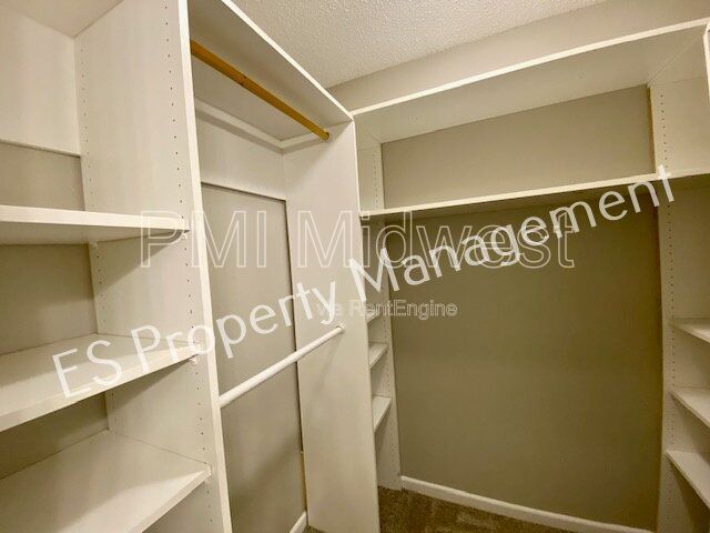Building Photo - 10902 Glenayr Dr
