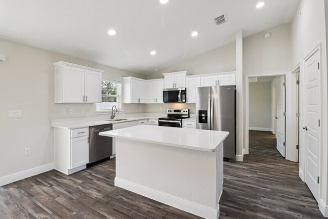 Building Photo - 7299 Hemlock Rd