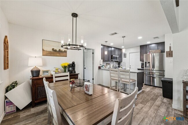 Building Photo - 2009 Starlight Dr