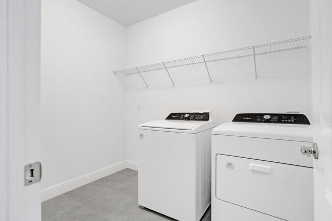 Building Photo - 585 Sanderling Cir