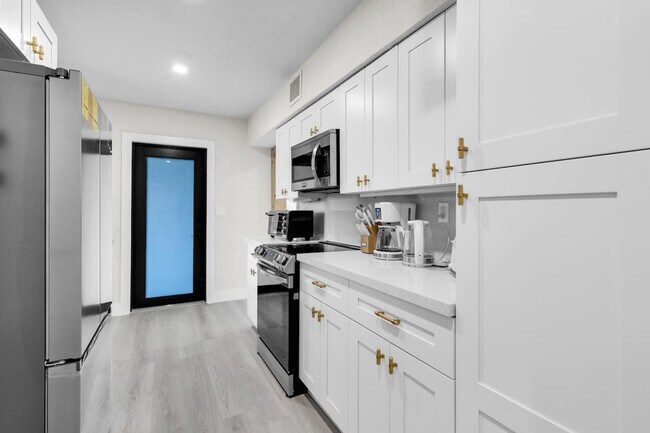 Building Photo - 6450 Perry St