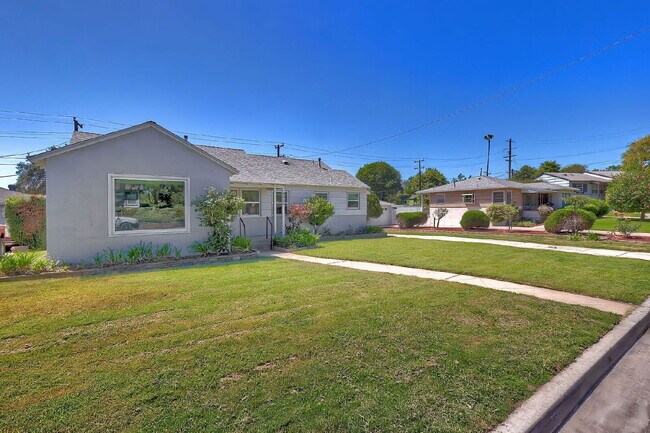 Building Photo - Beautifully Renovated La Mesa Home with 2-Car Detached Garage!