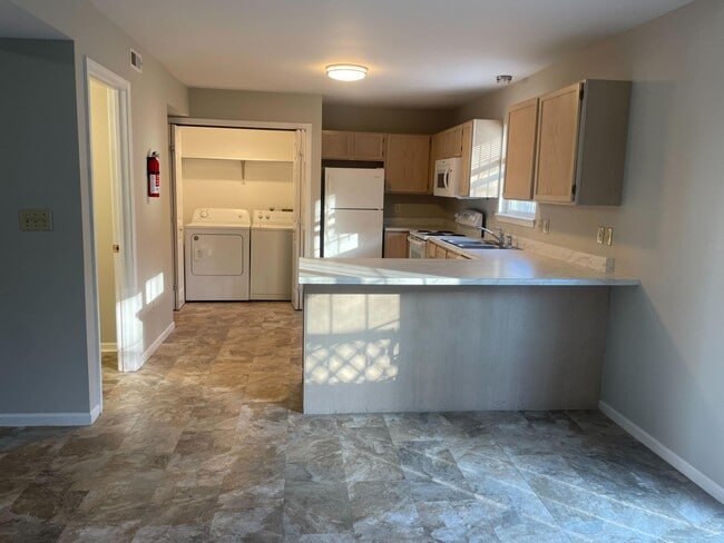 Building Photo - 214 Nikki Way