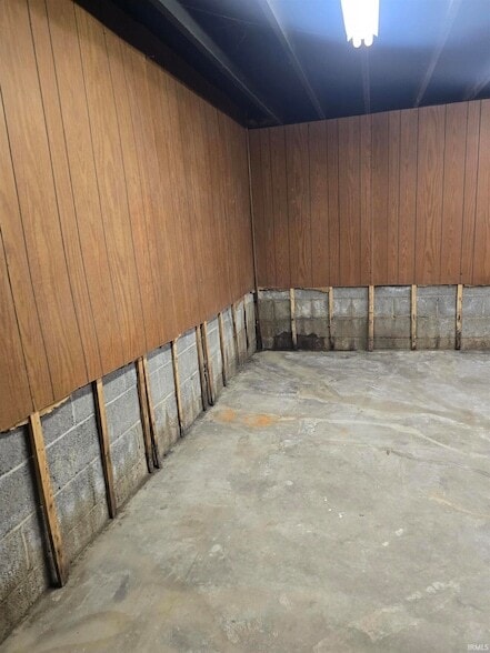 Building Photo - 216 S Grand Ave